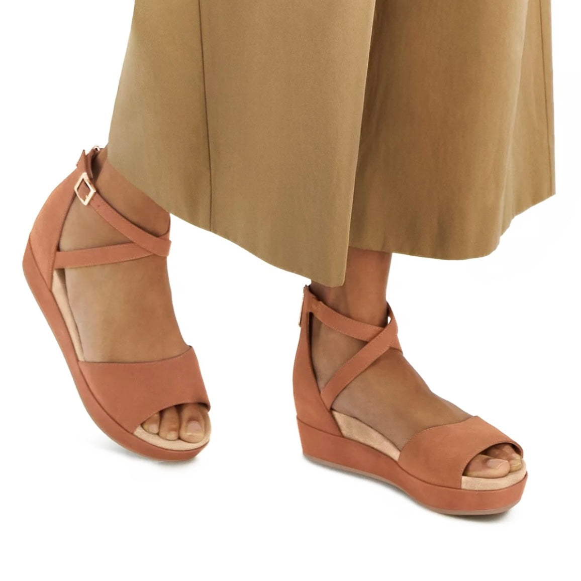 ELLENAAP Wedge Heel Cognac Size 7 Women's Sandals