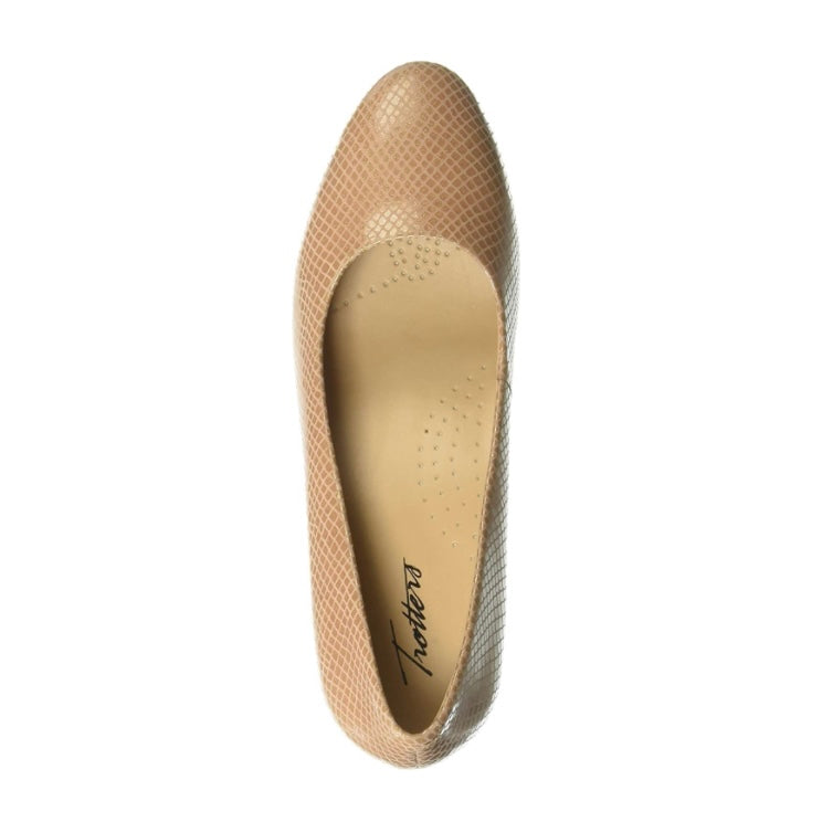 FAB Nude Pointed Toe Slip On Kitten Heels Size 6.5 W Women's Pumps