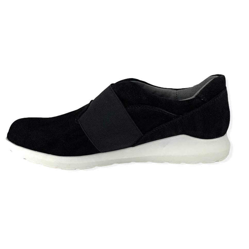 WANDER Comfort Black Slip On Round Toe Women's Sneakers