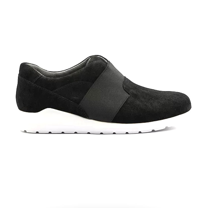 WANDER Comfort Black Slip On Round Toe Women's Sneakers