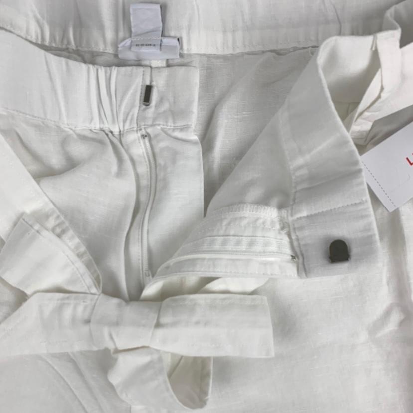 Women's White Cropped Capri Pants