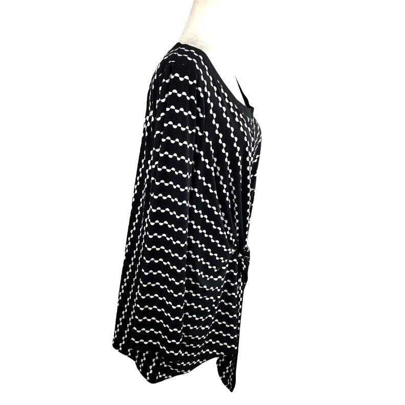 Black/White Long Sleeve Scoop Neck Top Plus Size 2X Women's Blouse