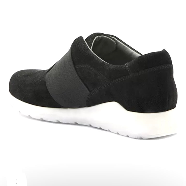 WANDER Comfort Black Slip On Round Toe Women's Sneakers